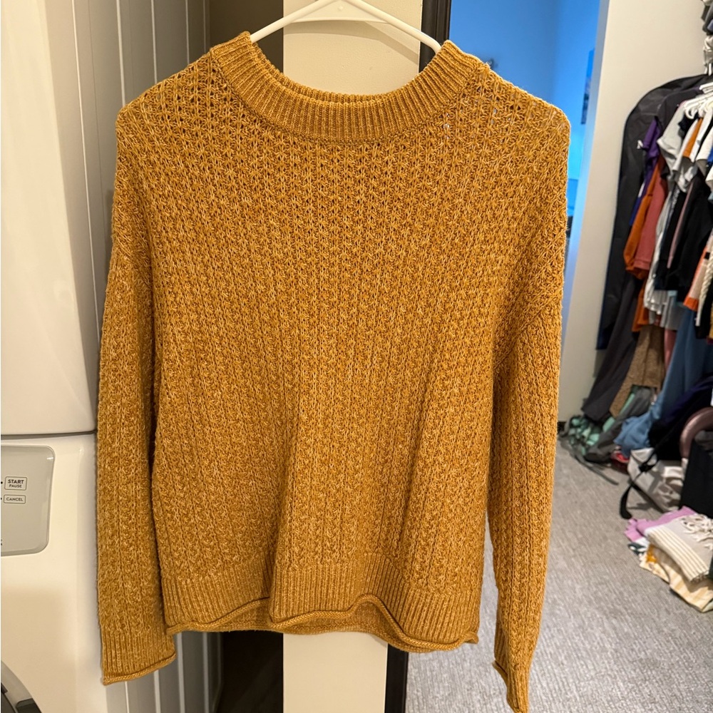 Universal Thread Mustard Crew Neck Sweater